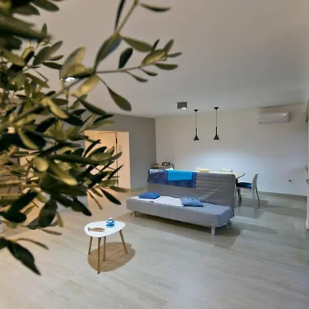 Lone 4* Luxury Penthouse In Center