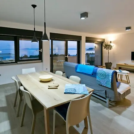 Lone 4* Luxury Penthouse In Center شقة