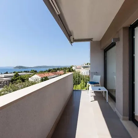 Lone 4* Luxury Penthouse In Center شقة