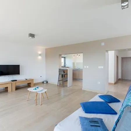 Lone 4* Luxury Penthouse In Center شقة سبليت