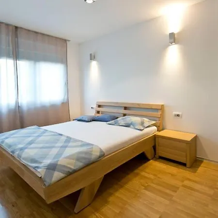 Lone 4* Luxury Penthouse In Center سبليت