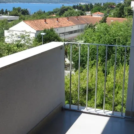 Lone 4* Luxury Penthouse In Center شقة