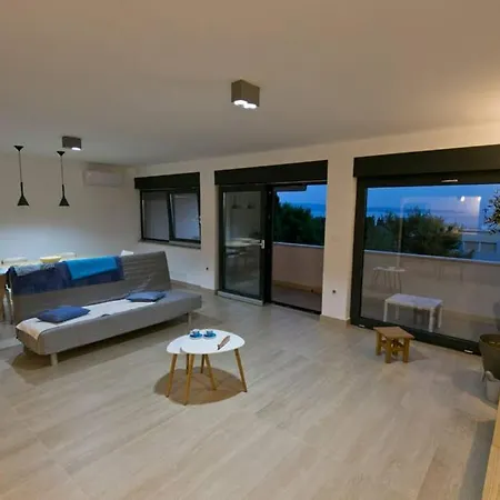 Lone 4* Luxury Penthouse In Center سبليت