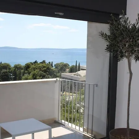 Lone 4* Luxury Penthouse In Center شقة سبليت