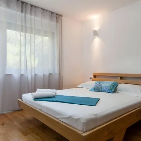 Lone 4* Luxury Penthouse In Center * سبليت