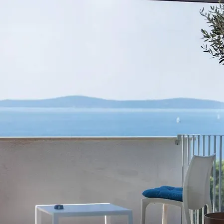 Lone 4* Luxury Penthouse In Center شقة *
