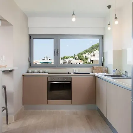 Lone 4* Luxury Penthouse In Center شقة *