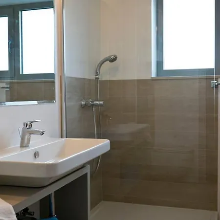 Lone 4* Luxury Penthouse In Center شقة *